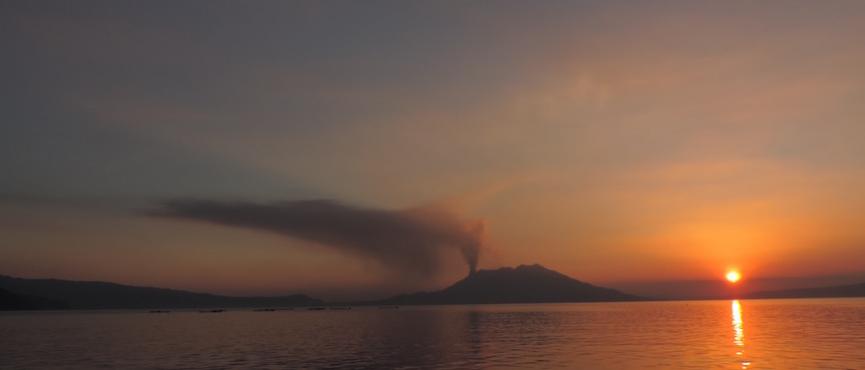 Sakurajima al tramonto (Giappone)